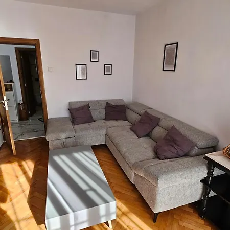 Urban Comfort 1br Near South Park With Balcony アパート