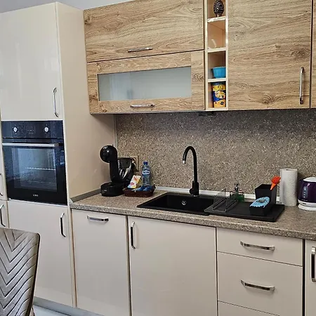 Urban Comfort 1br Near South Park With Balcony Sofia